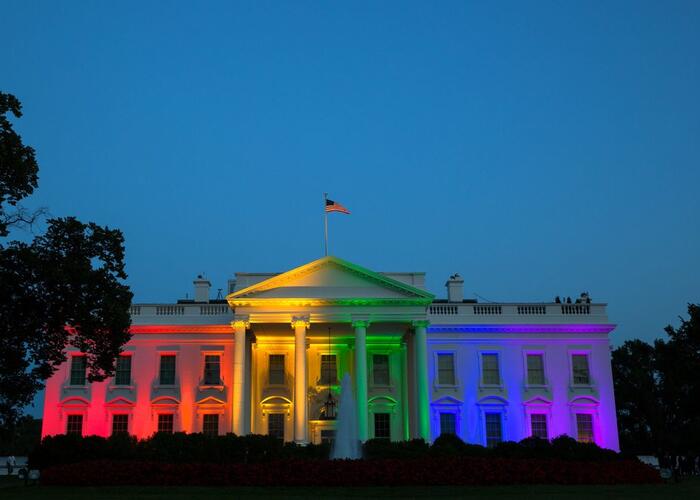 Evening evening of White House lit in rainbow colors